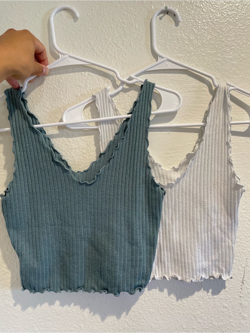 ✨ BUNDLE ✨ SHEIN EZwear Teal & White Lettuce Trim Crop Tops XS 🤍